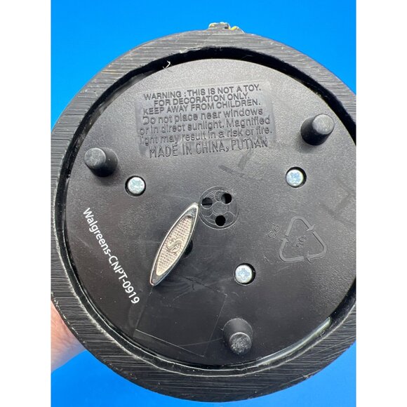 Disney 2020 Minnie Mouse Graduation Snow Globe With Wind-Up Musical Module - Picture 6 of 7